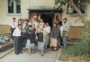 Н.Д.Спирина с сотрудниками СибРО возле своего дома. 18 июля 1999 г.